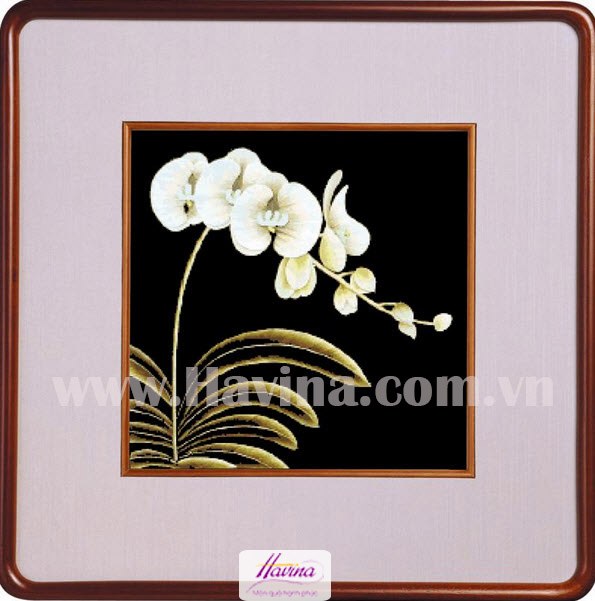 Mẫu tranh thêu hoa lan mà Trinh muốn chúng tôi thêu để tặng sinh nhật ba
