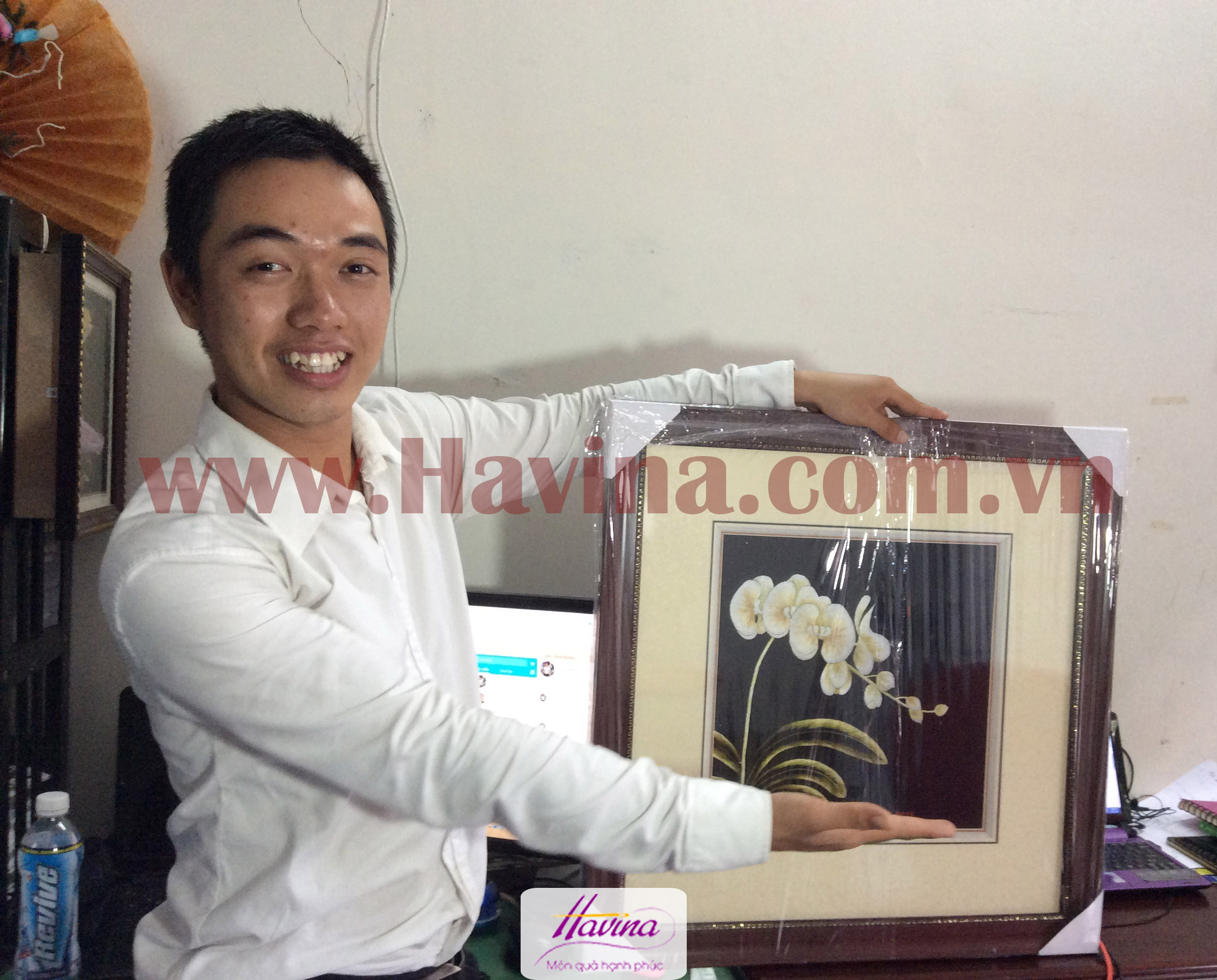 Tác phẩm tranh thêu hoa lan của Trinh sau khi hoàn thành