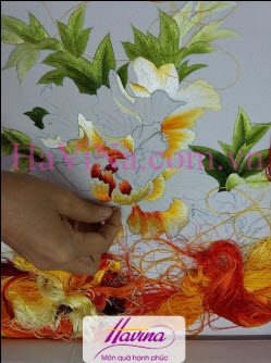 Quá trình thêu tranh thêu hoa mẫu đơn