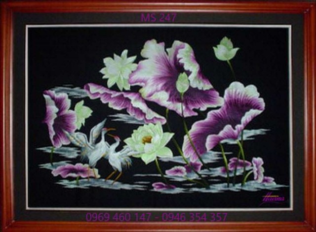 Tranh thêu hoa sen