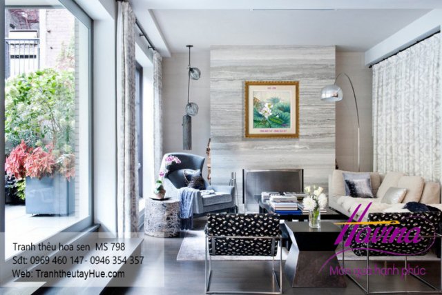 Tranh thêu hoa sen treo phòng khách