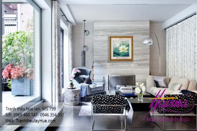 Tranh thêu hoa sen treo phòng khách