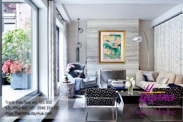 Tranh thêu hoa sen treo phòng khách