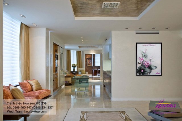 Tranh thêu hoa sen treo phòng khách