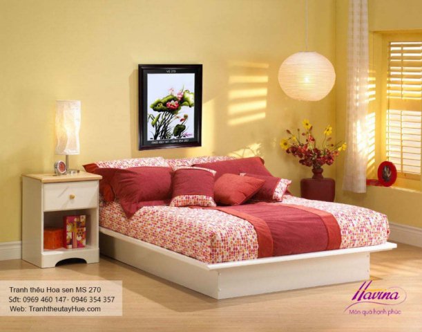 Tranh thêu hoa sen treo phòng khách