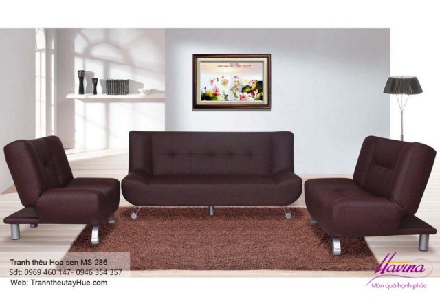 Tranh thêu hoa sen treo phòng khách