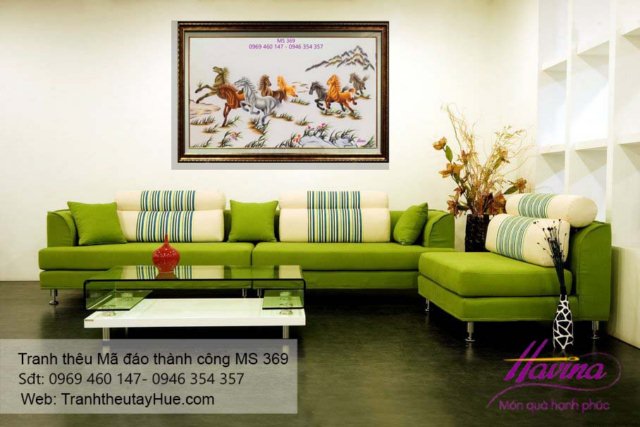 Tranh thêu mã đáo thành công treo phòng khách