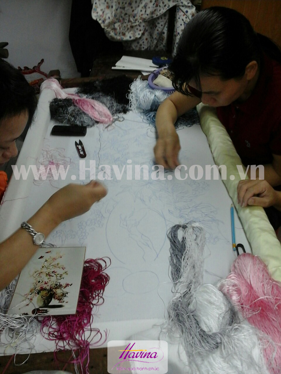 Lên mẫu tranh thêu hoa cúc cho khách hàng