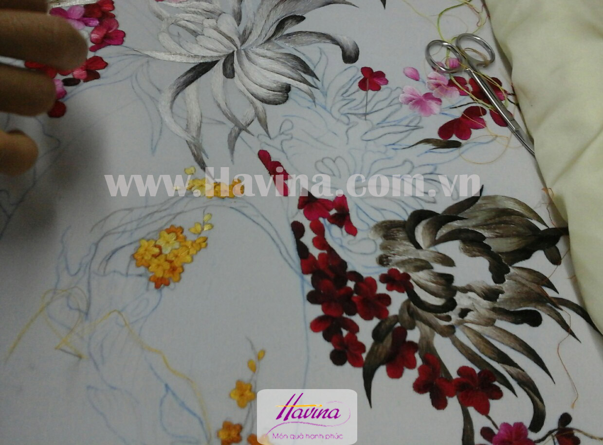 Quá trình thêu tranh thêu hoa cúc