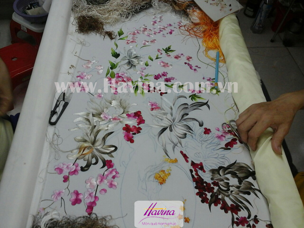 Quá trình thêu tranh thêu hoa cúc