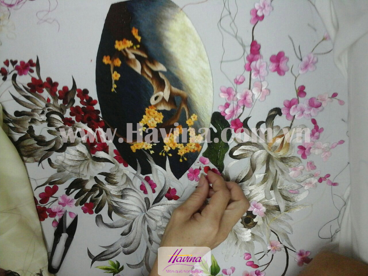 Quá trình thêu tranh thêu hoa cúc