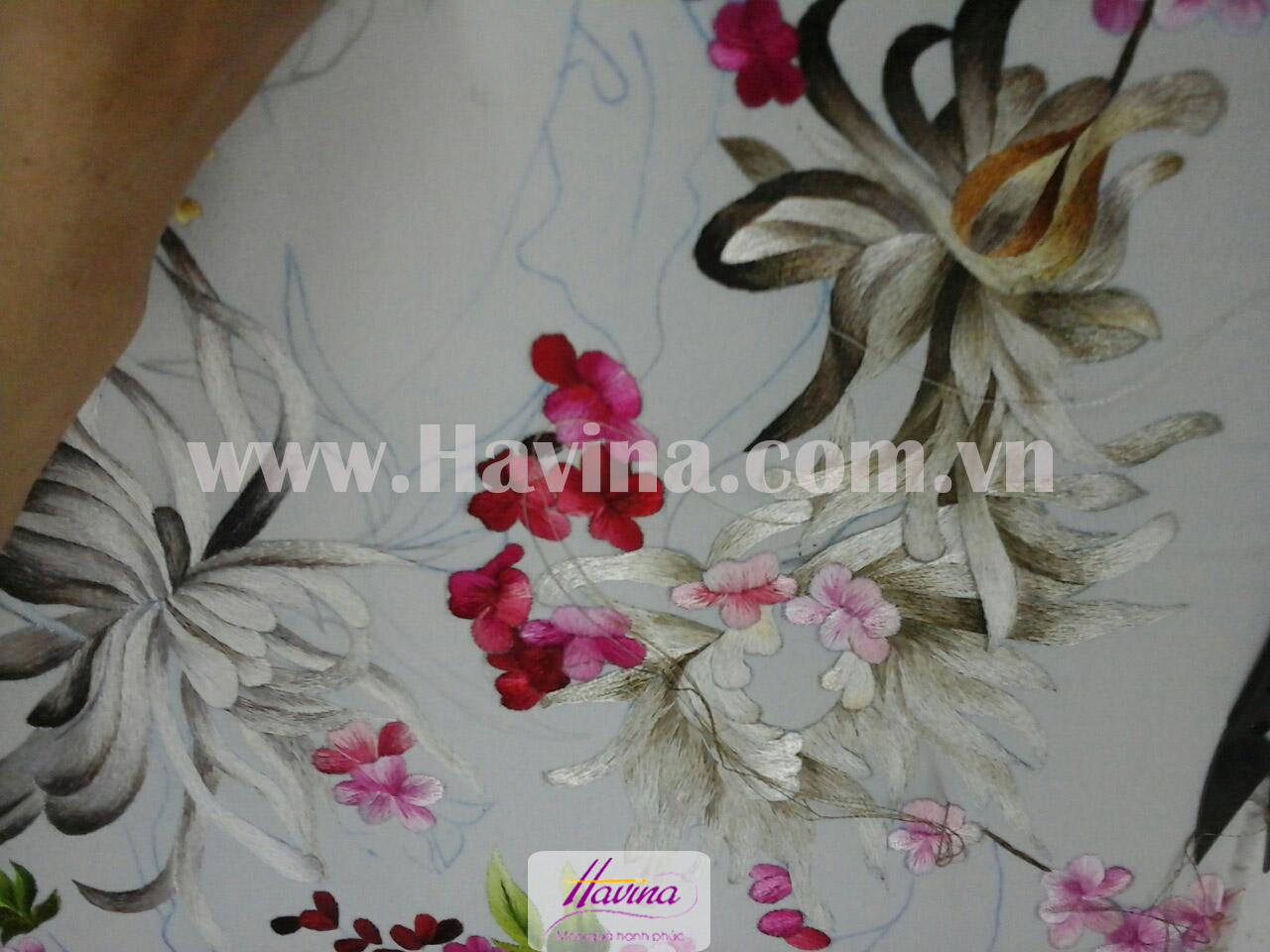 Quá trình thêu tranh thêu hoa cúc