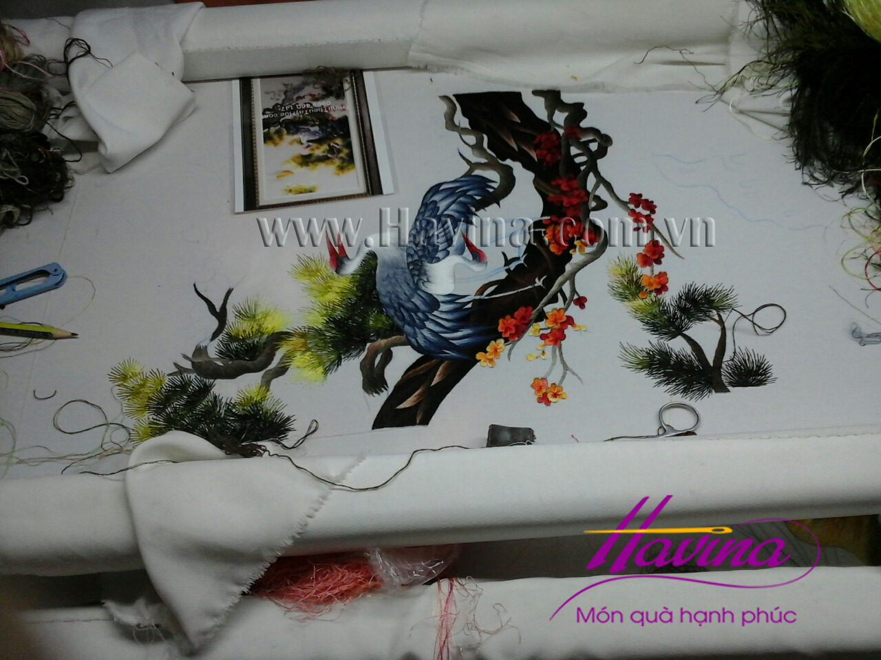 Tác phẩm tranh thêu tùng hạc diên niên sắp hoàn thành