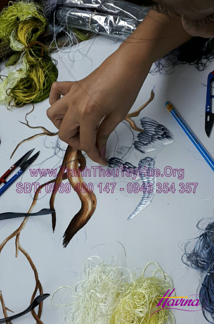 Quá trình thêu bức tranh tùng hạc diên niên
