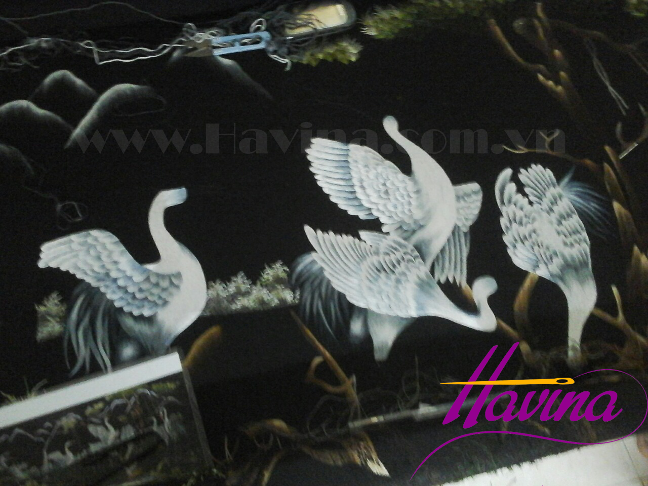 Quá trình thêu tác phẩm tranh thêu tùng hạc của anh Triều