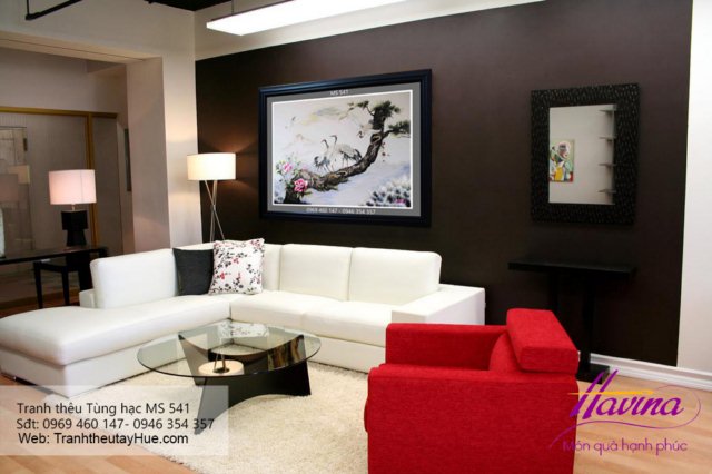 Tranh thêu tùng hạc diên niên treo phòng khách