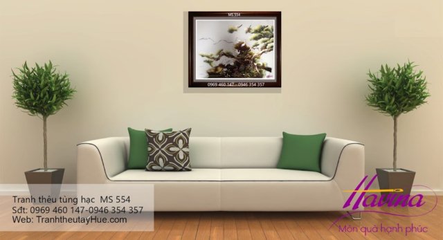 Tranh thêu tùng hạc diên niên treo phòng khách