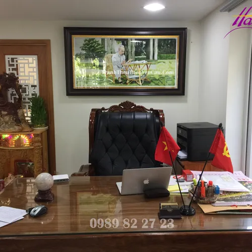 Tranh thêu chân dung BÁC HỒ ngồi GHẾ MÂY của anh Hưng tại TPHCM