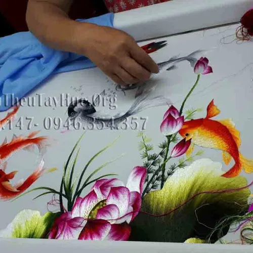 Anh Thịnh (Nguyễn Hữu Thọ, TP.HCM) mua tranh thêu tay cá chép hoa sen MS 04