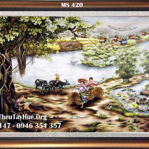 Chị Hồng Thủy mua tranh thêu phong cảnh làng quê MS 420