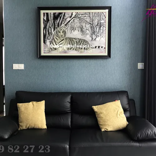 Hoàn thiện giao và treo tranh cho gia đình anh Cang ở LandMark TPHCM