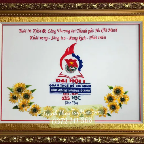 Logo Đoàn Thanh Niên Cộng Sản Hồ Chí Minh được thêu tay