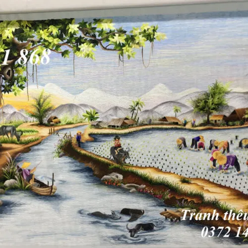 Tác phẩm Tranh Thêu Đồng Quê được chị Hạnh đến từ VinHome chọn lựa
