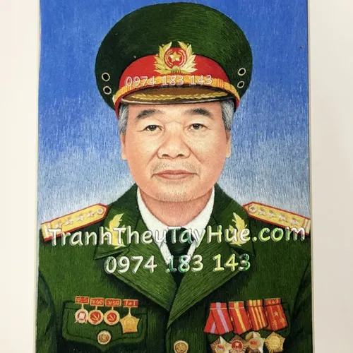 Tranh thêu chân dung ba chị Hà ở Đà Nẵng