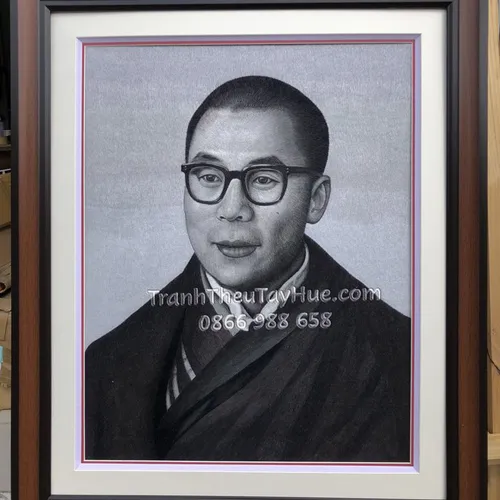 Tranh thêu chân dung Đức Đạt Lai Lạt Ma thứ 14 lúc còn trẻ