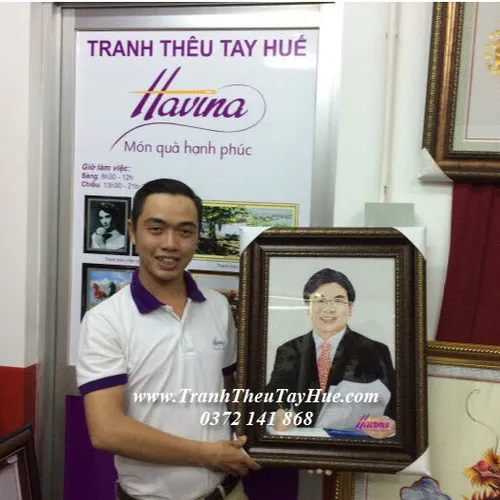 Tranh thêu chân dung làm quà tặng sếp Hàn Quốc