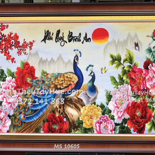 Tranh Thêu Chim Công: Bí Quyết Mang Lại Hạnh Phúc và Thịnh Vượng Cho Phòng Ngủ