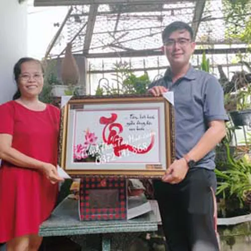 Tranh thêu chữ Tâm được anh Mạnh ở Huyện Bắc Bình chọn làm quà tặng ân nhân