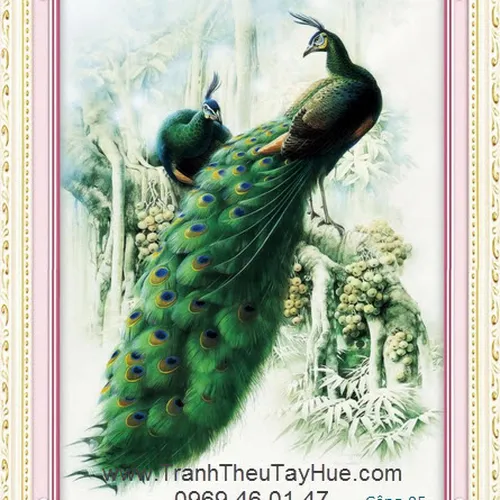 Tranh thêu con công 05