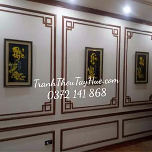 Tranh thêu phúc lộc thọ được anh Quang ở Hà Nội chọn