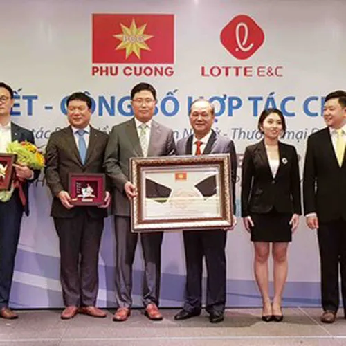Tranh thêu TẶNG ĐỐI TÁC theo yêu cầu của Tập đoàn Phú Cường