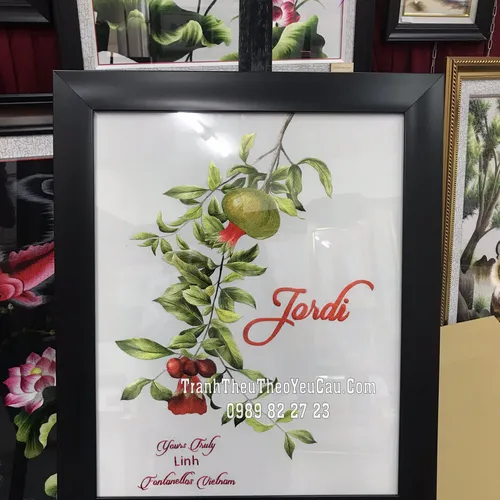 Tranh thêu tặng người nước ngoài theo yêu cầu của chị Linh, TPHCM