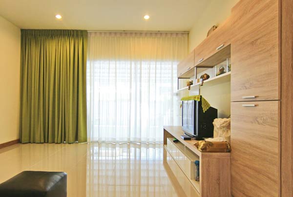 Màu sắc của rèm cửa nên có sự đồng bộ với cách trang trí cũng như đồ nội thất của ngôi nhà. Màu sắc của rèm cửa nên có sự đồng bộ với cách trang trí cũng như đồ nội thất của ngôi nhà.