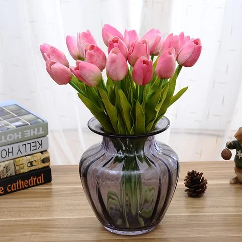Chậu hoa tulip với thiết kế gọn gàng, thích hợp trang trí bàn, kệ và phòng khách. Chậu hoa tulip với thiết kế gọn gàng, thích hợp trang trí bàn, kệ và phòng khách.
