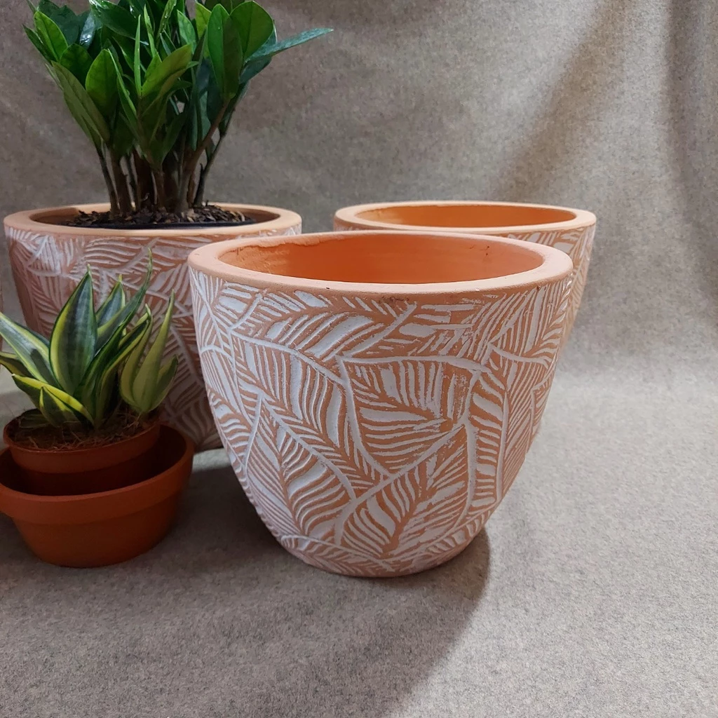 "Khoác áo mới" cho cây xinh với mẫu chậu đất nung sơn wash chuẩn hàng xuất khẩu. "Khoác áo mới" cho cây xinh với mẫu chậu đất nung sơn wash chuẩn hàng xuất khẩu.