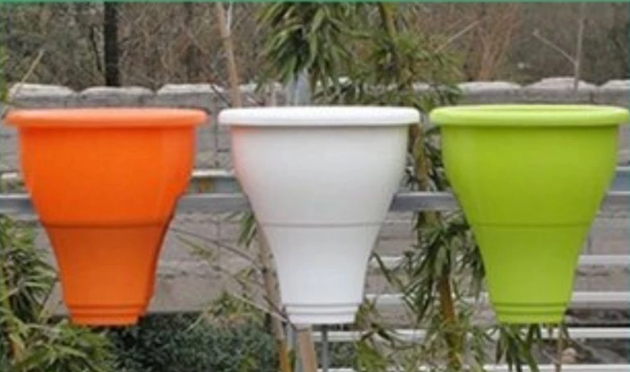 Điểm nhấn rực rỡ cho ngôi nhà của bạn bắt đầu từ những chiếc chậu hoa treo ban công này. Điểm nhấn rực rỡ cho ngôi nhà của bạn bắt đầu từ những chiếc chậu hoa treo ban công này.