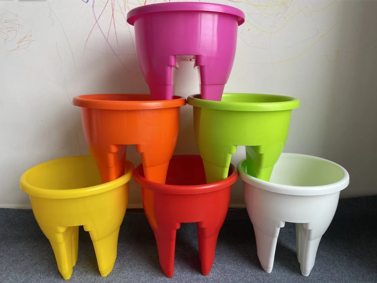 Mang cả thiên nhiên trong lành vào ngôi nhà bạn với bộ sưu tập chậu hoa treo đa dạng và hiện đại. Mang cả thiên nhiên trong lành vào ngôi nhà bạn với bộ sưu tập chậu hoa treo đa dạng và hiện đại.