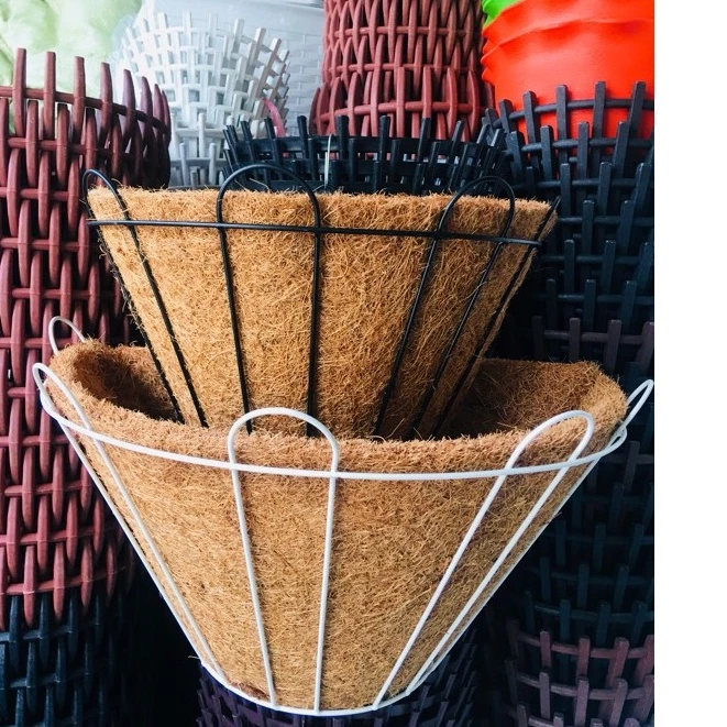 🌿 Biến bức tường trống trải thành một khu vườn thẳng đứng với **chậu hoa xơ dừa** ốp tường siêu tiện lợi. 🌿 Biến bức tường trống trải thành một khu vườn thẳng đứng với **chậu hoa xơ dừa** ốp tường siêu tiện lợi.