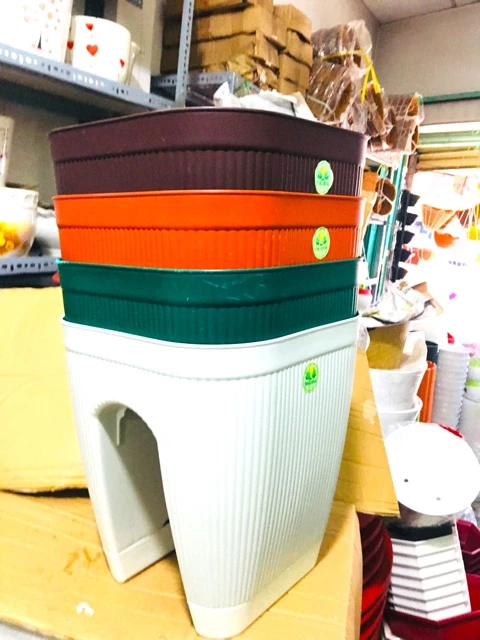 Chậu Treo Ban Công Thiết Kế Mới: Kẹp Lan Can Phù Hợp Mọi Kích Cỡ. Chậu Treo Ban Công Thiết Kế Mới: Kẹp Lan Can Phù Hợp Mọi Kích Cỡ.