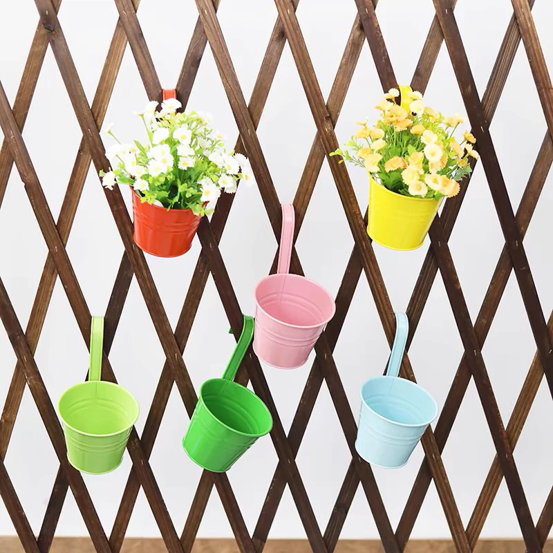 Điểm nhấn tinh tế cho ban công nhà bạn - Chậu Treo Ban Công Sắt Nghệ Thuật. Điểm nhấn tinh tế cho ban công nhà bạn - Chậu Treo Ban Công Sắt Nghệ Thuật.