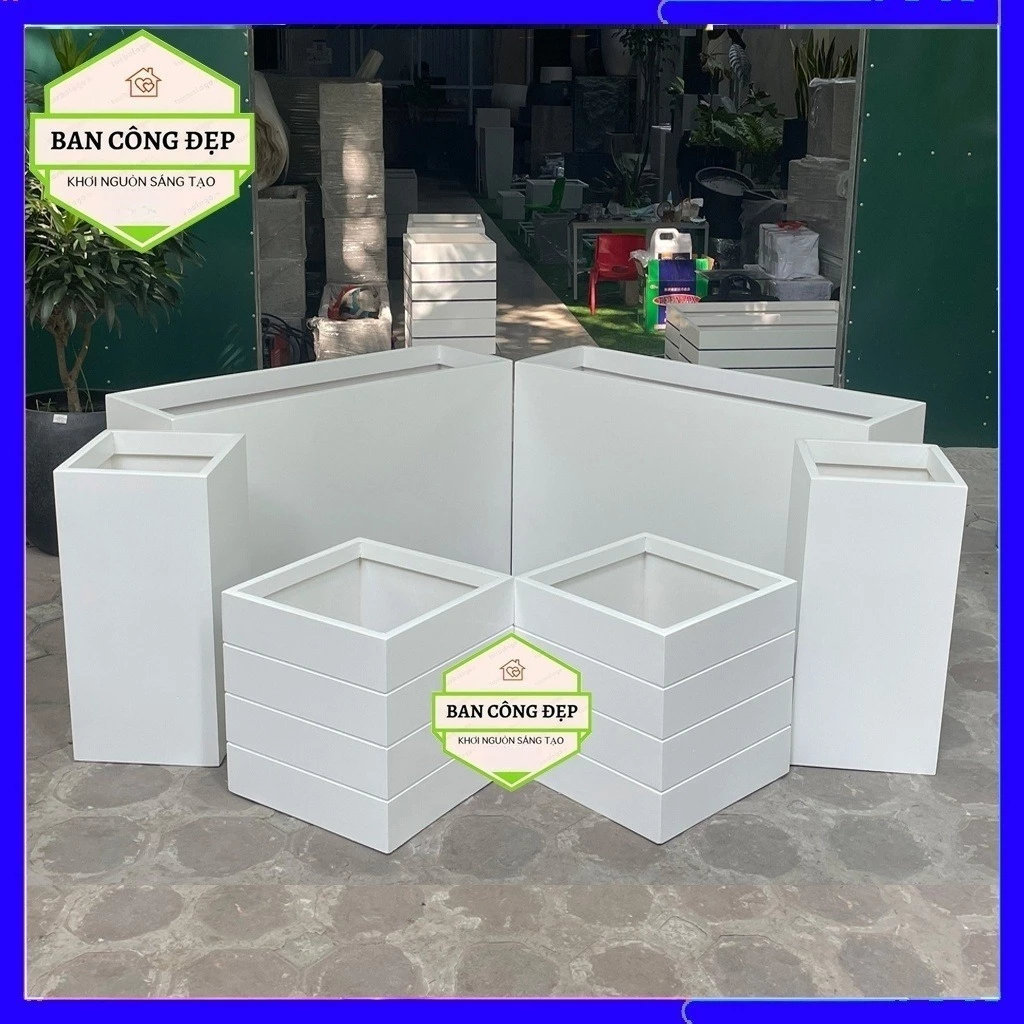 Thiết kế tối giản của chậu cây ban công giúp tôn lên vẻ đẹp của mọi loại cây. Thiết kế tối giản của chậu cây ban công giúp tôn lên vẻ đẹp của mọi loại cây.