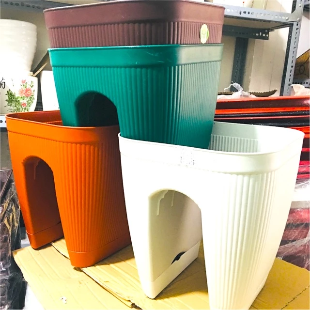 Tô Điểm Không Gian Sống Với Chậu Treo Ban Công Kẹp Siêu Tiện Lợi. Tô Điểm Không Gian Sống Với Chậu Treo Ban Công Kẹp Siêu Tiện Lợi.