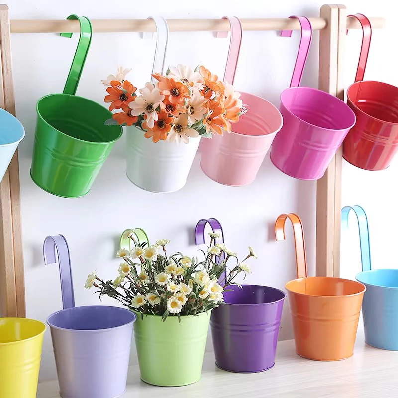 Chậu Treo Ban Công Sắt Nghệ Thuật: Nâng tầm vẻ đẹp xanh. Chậu Treo Ban Công Sắt Nghệ Thuật: Nâng tầm vẻ đẹp xanh.