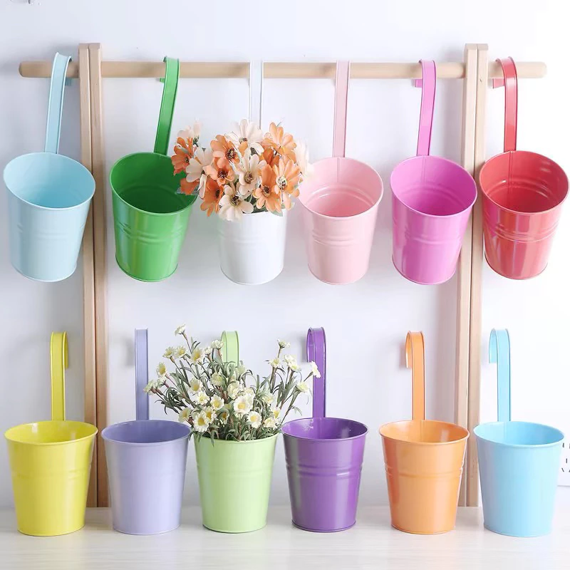 Bừng sáng không gian với Chậu Treo Ban Công Sắt Nghệ Thuật. Bừng sáng không gian với Chậu Treo Ban Công Sắt Nghệ Thuật.