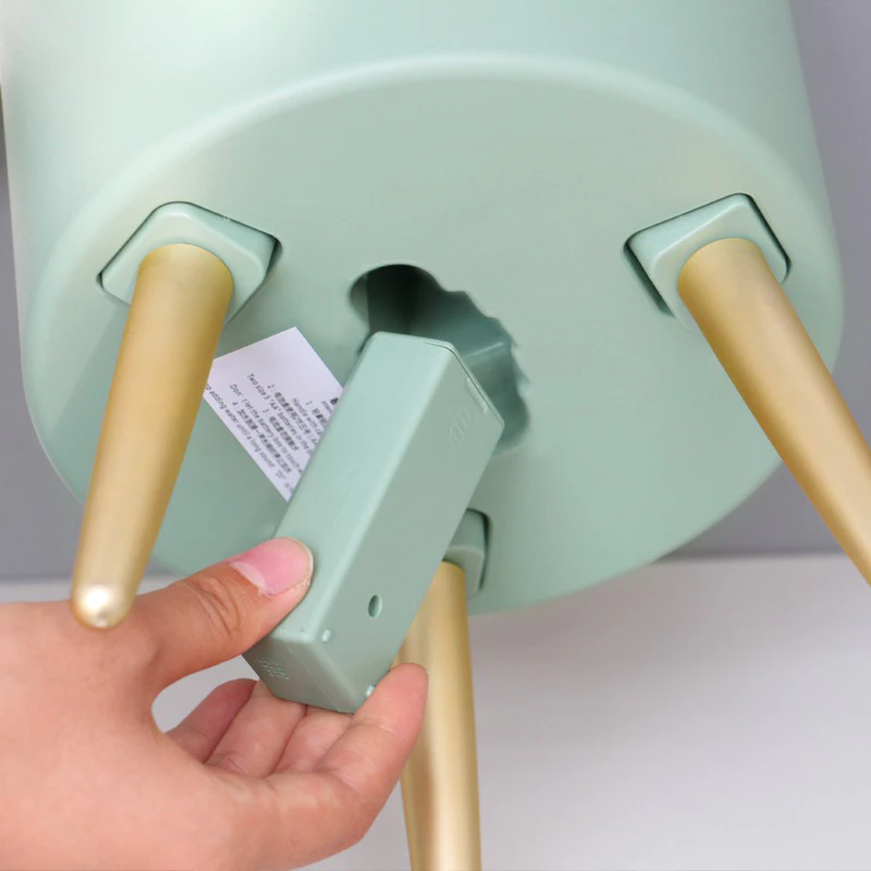 Chậu trồng cây được thiết kế vững chắc, có chức năng tự tưới thông minh Chậu trồng cây được thiết kế vững chắc, có chức năng tự tưới thông minh