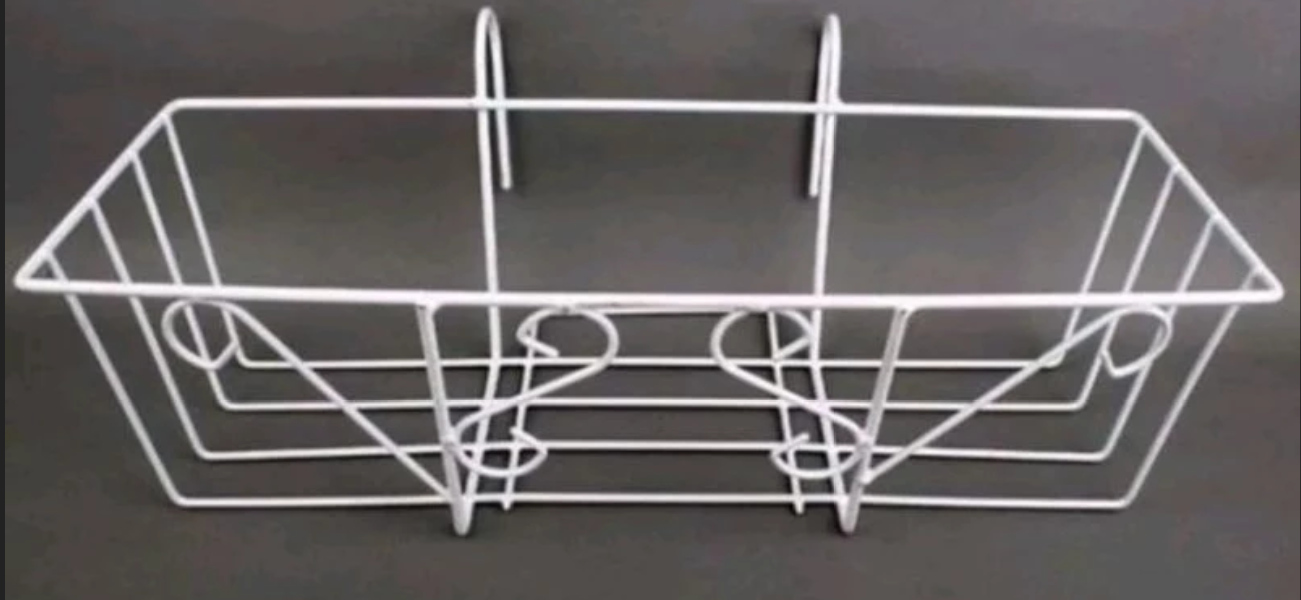 Giá treo chậu hoa ban công chữ nhật bằng sắt sơn tĩnh điện, siêu bền và chắc chắn. Giá treo chậu hoa ban công chữ nhật bằng sắt sơn tĩnh điện, siêu bền và chắc chắn.